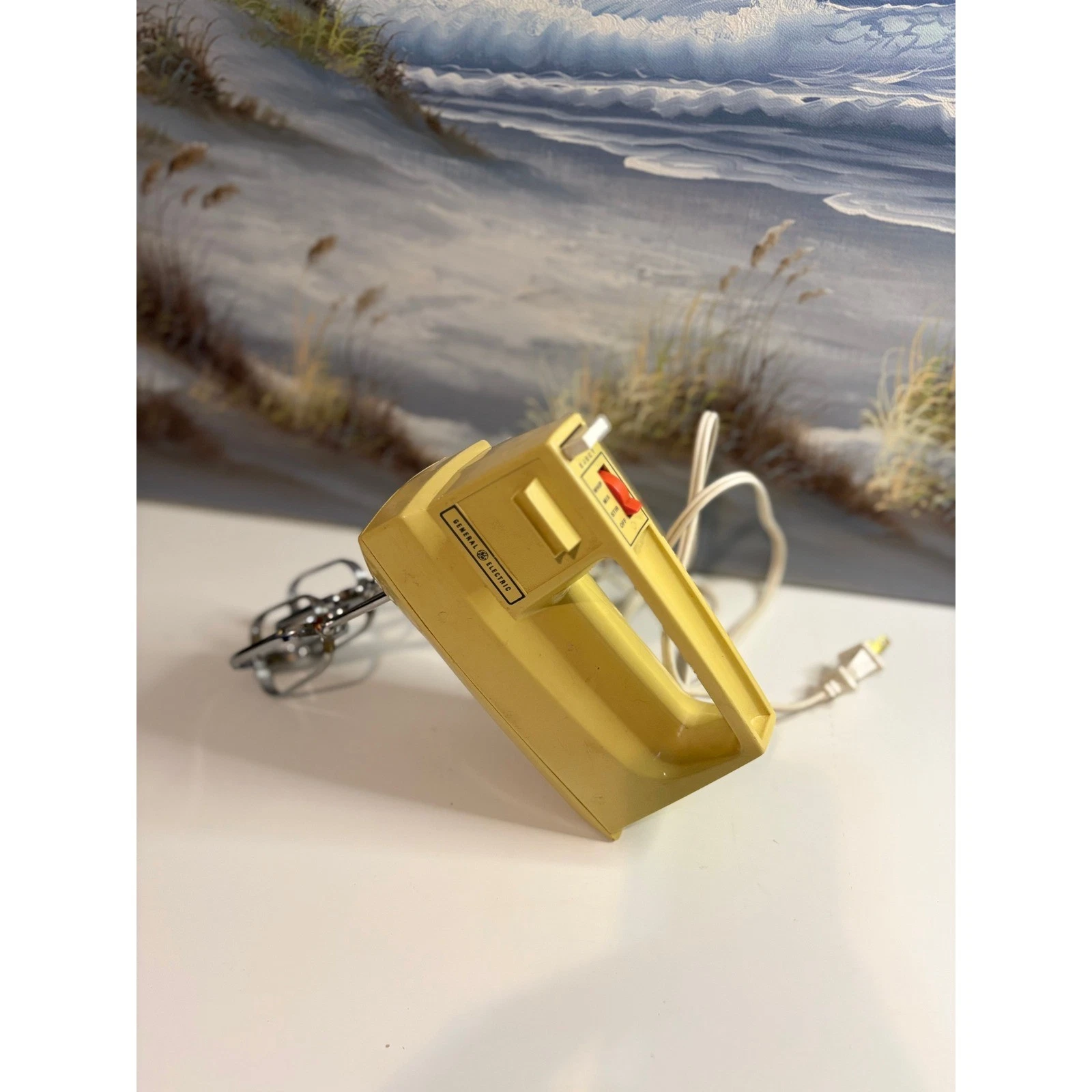 Vintage General Electric 3-Speed Hand Mixer Harvest Yellow GE D1M24 Made in USA
Opens in a new windo
