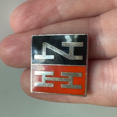 Vintage New Haven Eisenbahn Stil Logo orange schwarz quadratisch Emaille Anstecknadel