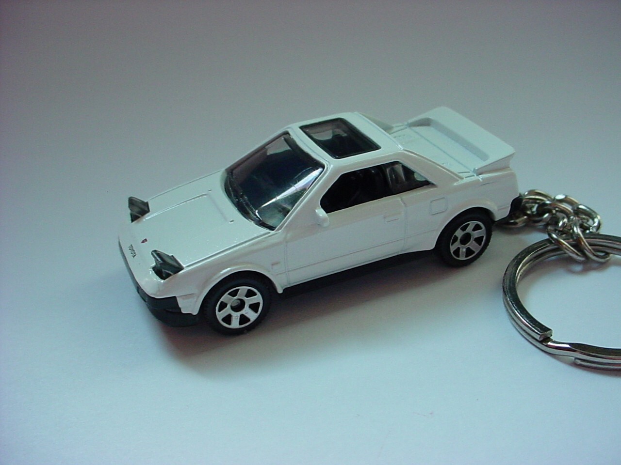 HOT 3D WHITE TOYOTA MR-2 CUSTOM KEYCHAIN keyring key classic MR2 BLING matchbox