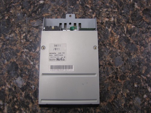 Sony MPF52A 2MB 3.5" Internal Floppy Drive W/ Apple Bracket- TESTED WORKS! GZ50 - 第 1/6 張圖片