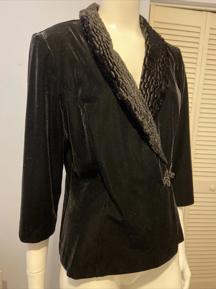 复古 二手状况完好 ALEX EVENINGS 黑色天鹅绒耸肩/夹克 3/4 袖串珠扣 尺寸 S/M — 第 4/4 张图片