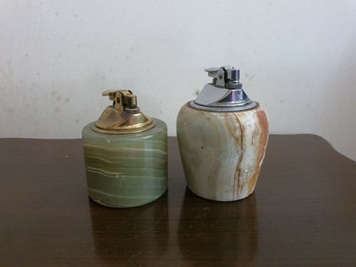 2 Marble Vintage Lighters - Picture 2 of 3