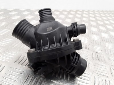BMW 1 (E82/E88) 2008 Benzin Thermostat/Thermostatgehäuse 7549476 225kW VEI2377