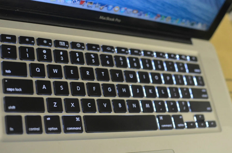 Apple MacBook Pro 15" - Core i7 2.3GHz (Mid 2012) 4GB 500GB HDD, GT 650M - VGC - Image 2 of 4