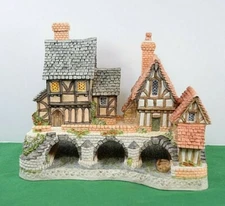 David Winter Cottages "Arches Thrice" In original box. Signed by David Winter