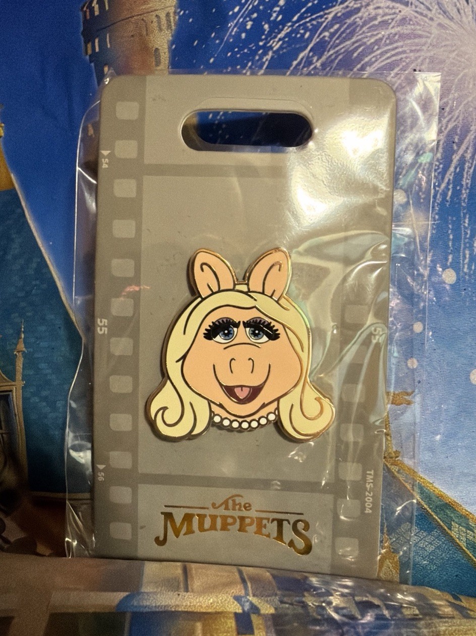 Disney MOG WDI Muppets Studio Miss Piggy Pin