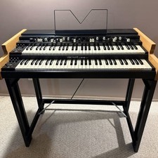 Viscount Legend Live Organ 61 keys 2-manuals Waterfall Keyboard New Condition