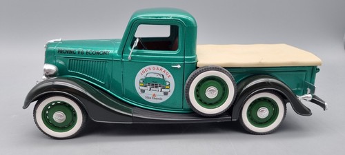 Modellini auto 1:19 NON 1:18 Solido Ford V8 Pickup Joe's Garage Sika Chemie - Foto 2 di 15
