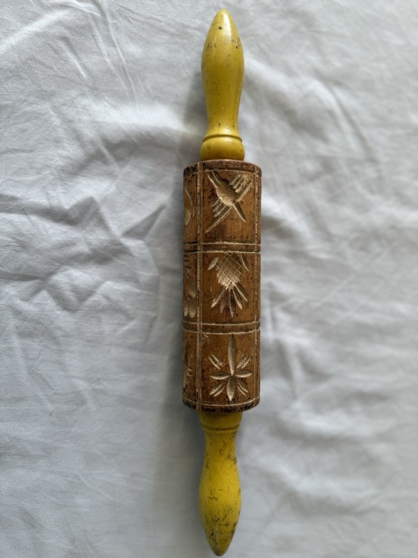 Springerle Carved Wooden Rolling Pin 16" Yellow Handles Birds 16 Panels