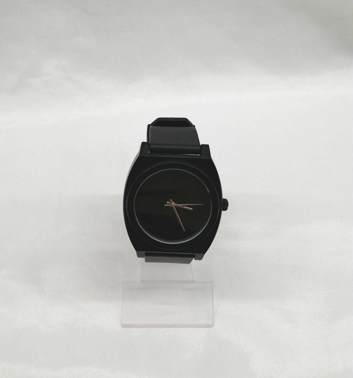 Nixon Minimal Quartz Watch - Sleek Unisex Timepiece with Stainless Steel Case