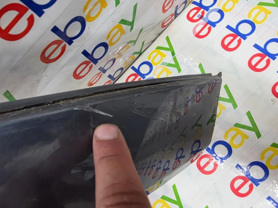 02-06 GUARDABARROS DELANTERO SUZUKI GRAND VITARA XL-7 LH MOLDURA ACAMPANADA FABRICANTE ORIGINAL DAÑADO Foto 4 de 4