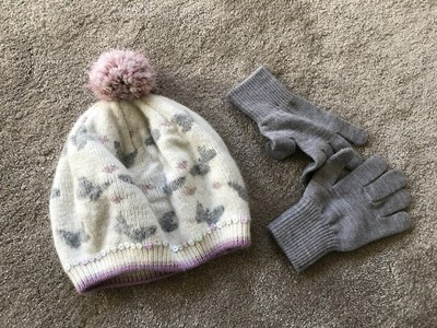 girls cream hat and gloves