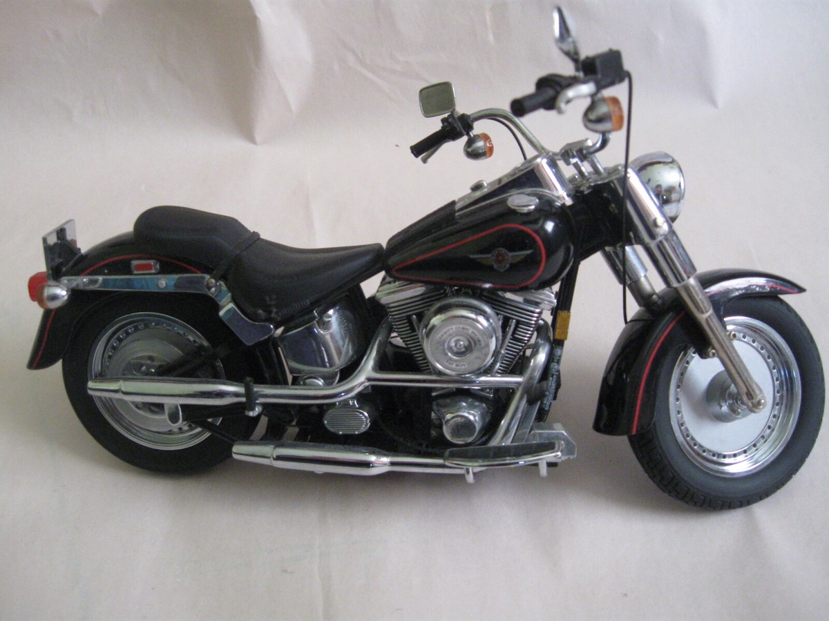 Franklin Mint 1998 Harley Davidson Fatboy & Diorama Garage Franklin Mint 1998 Harley Davidson Fatboy & Diorama Garage