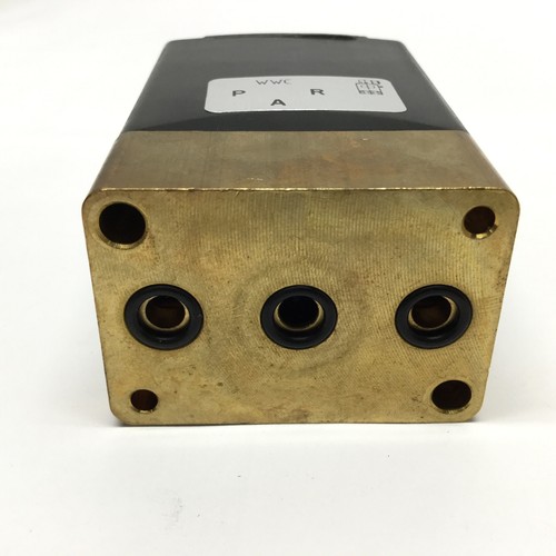 Burkert 0331 C 7/64 NBR BR MAN 3/2-Way Brass Solenoid Valve, 24VDC Coil, 0-87psi - Picture 3 of 5