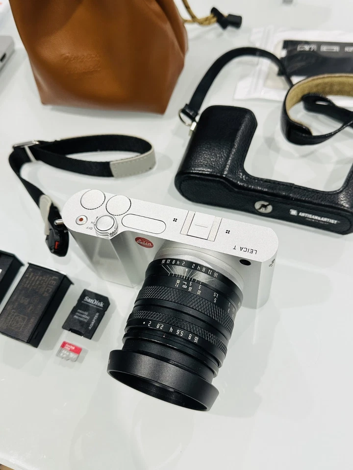 Leica T (Typ 701) Mirrorless Camera + 50mm f/2 Lens + Accessories - image 2 of 4