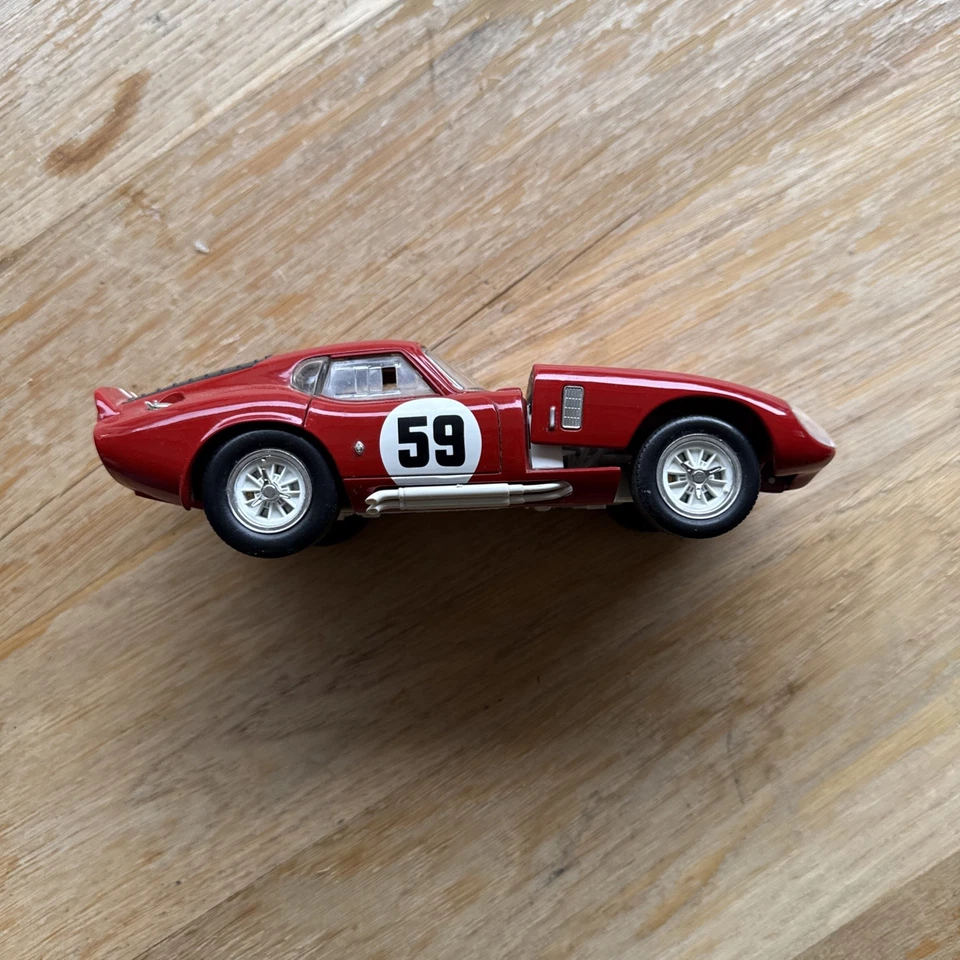 Cupé Shelby Cobra Daytona 1965 fundido a presión 1/18 Foto 2 de 4