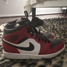 Jordan Air Jordan 1 Mid Chicago Black Toe Red...