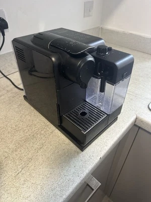 DeLonghi Lattissima Touch EN 550.BM Nespresso Coffee Pod Machine - Black