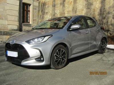 TOYOTA Yaris 1,5 Hybrid Automatik, Team Deutschland, EZ 01.2022, 116 PS, 6850 km