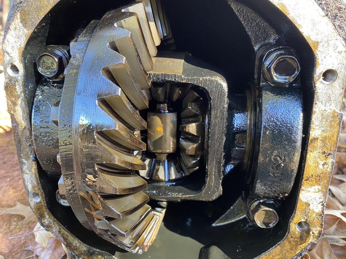 1984-1986 Nissan 300ZX Z31 VG30 NA Manual Rear Differential