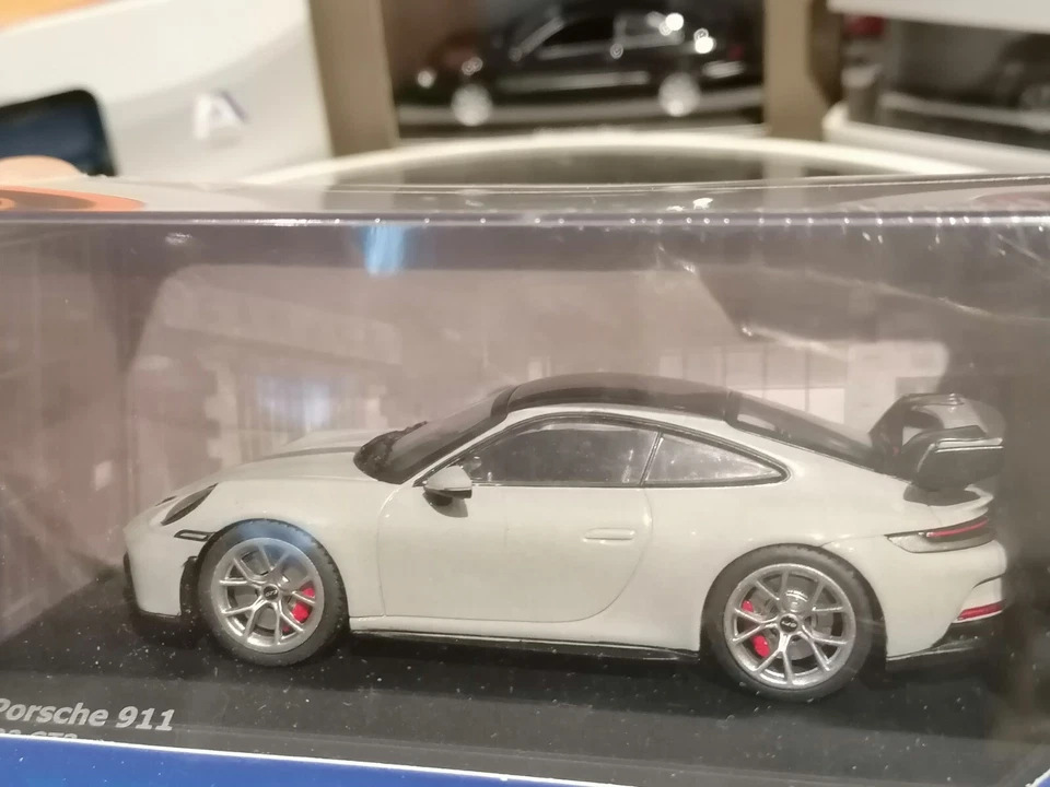 Solido 1/43 Porsche 911 992 GT3 Chalk Grey MINT with box - Immagine 4 di 4