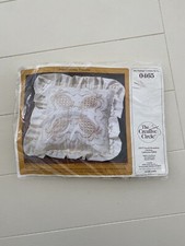 Creative Circle Candlewicking Pillow COLONIAL WELCOME Kit 0465 14  x14  Vtg 1986