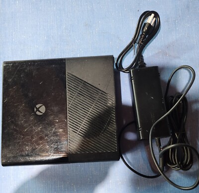 Microsoft XBox 360 E  500GB HD Kinect Bundle W Controller 10 Games & Headset