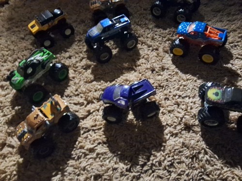 Lot Of 9 Asorted Dicast Toy Monster trucks - Picture 11 of 11