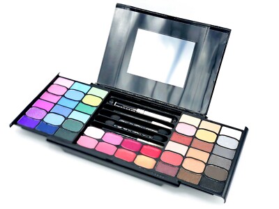 BR Complete Make Over Makeup Compact Set 30 Eyeshadows 8 Lipgloss 6 Powder Blush