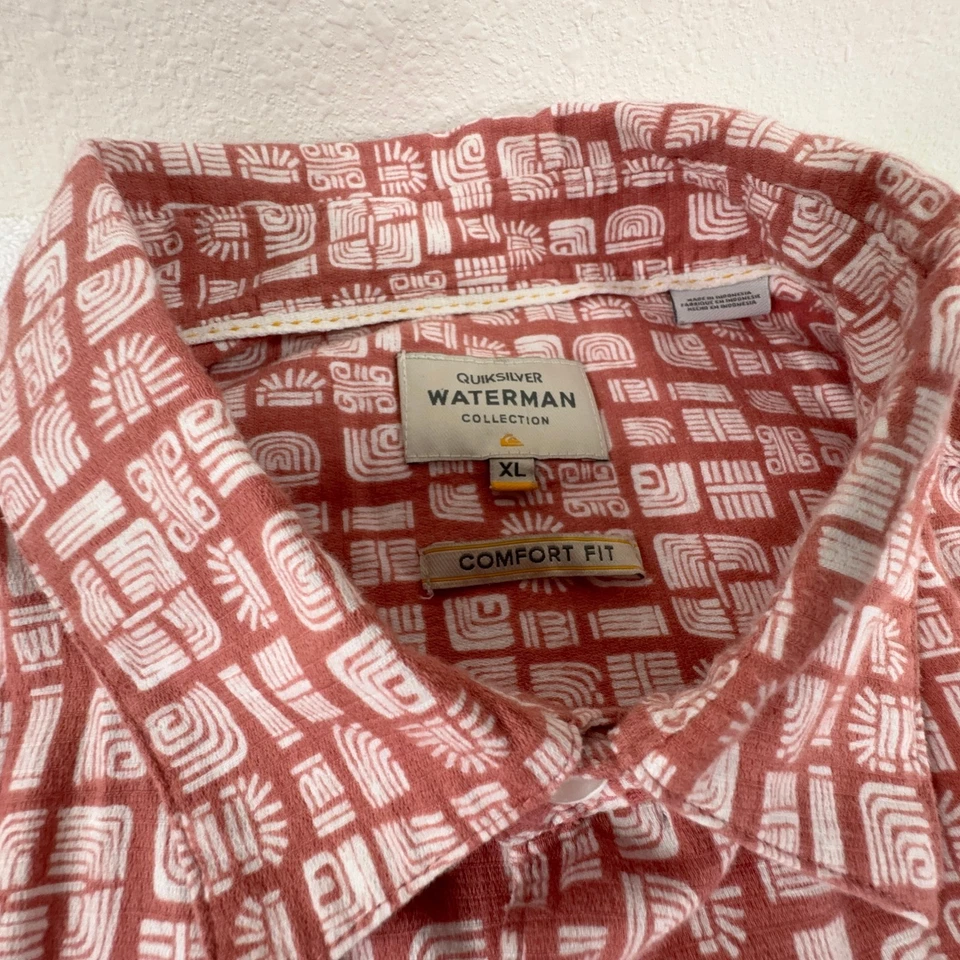 Quiksilver Waterman Shirt Men's XL Red White Comfort Fit Hawaiian Geometric - Image 2 of 4