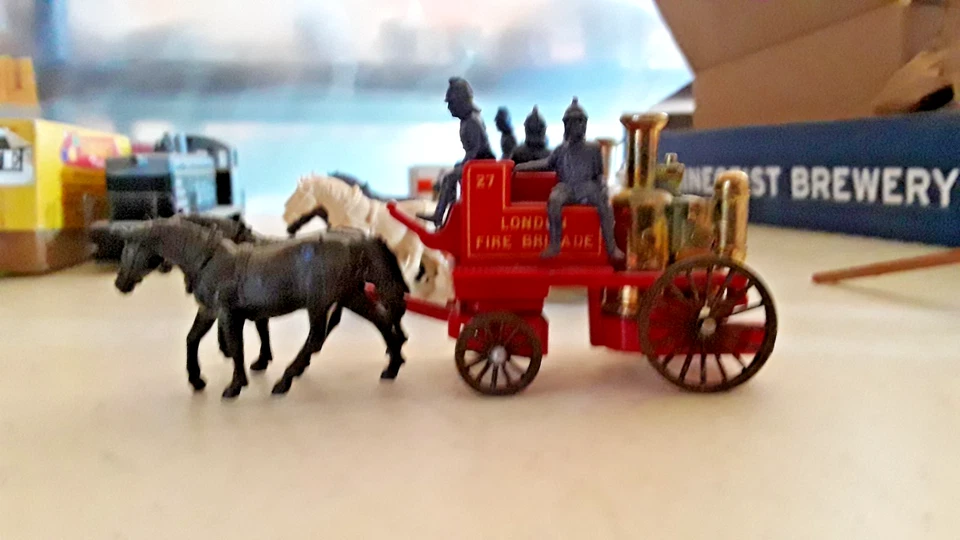 Days Gone By Made in Engl 4 Sets of Fire Brigade Horse Drive Fire Pumper (AA-19 - Image 2 of 4