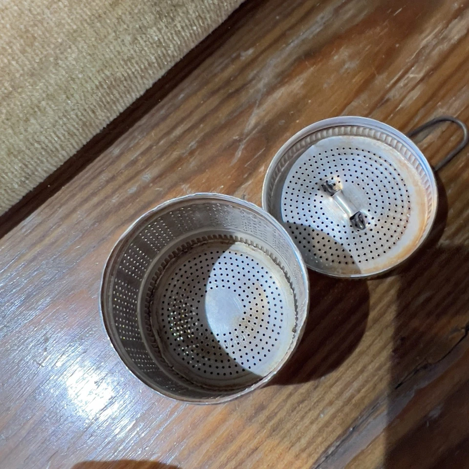 Carrito de té infusor remojo de té de aluminio de colección con mango 2 1/2 X2 1/4 Foto 3 de 3