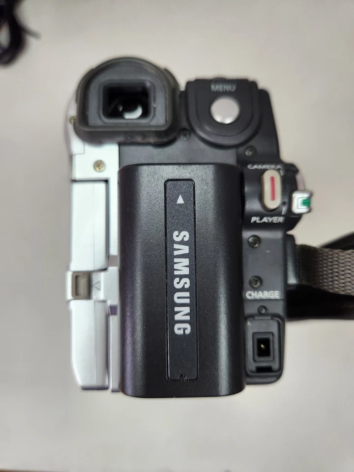 Samsung MiniDV Digital Camcorder VP-D352 – For Parts or Repair - Image 4 of 4