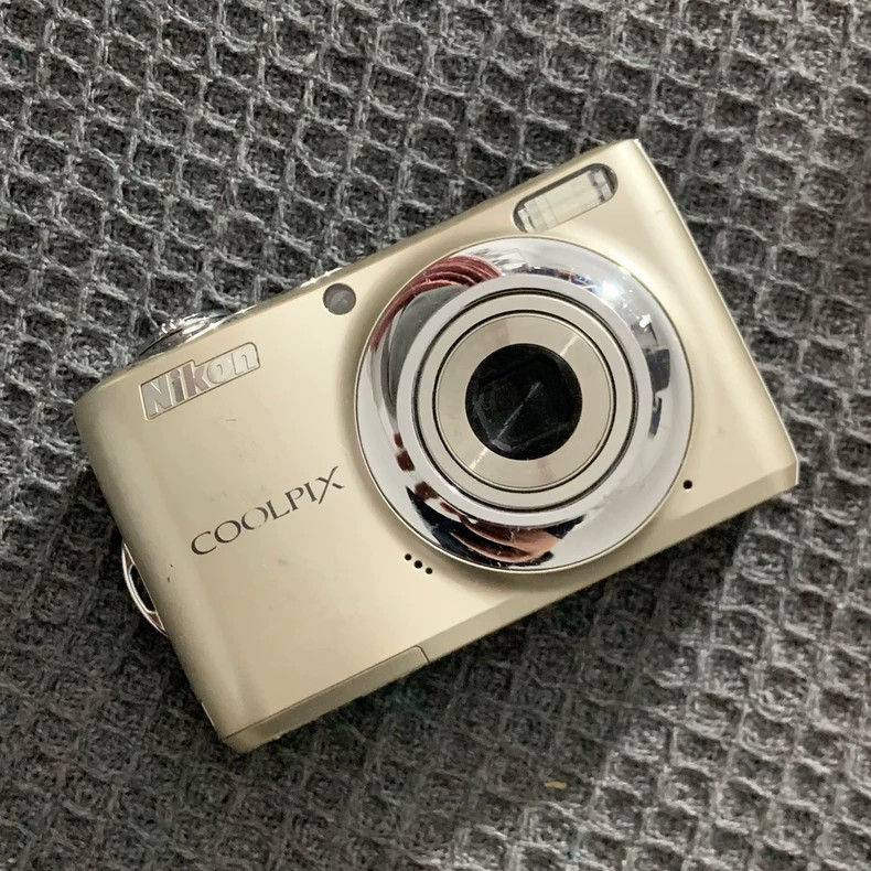 Nikon Coolpix L22 silver 12MP 3.6x Zoom Digital Camera | eBay
