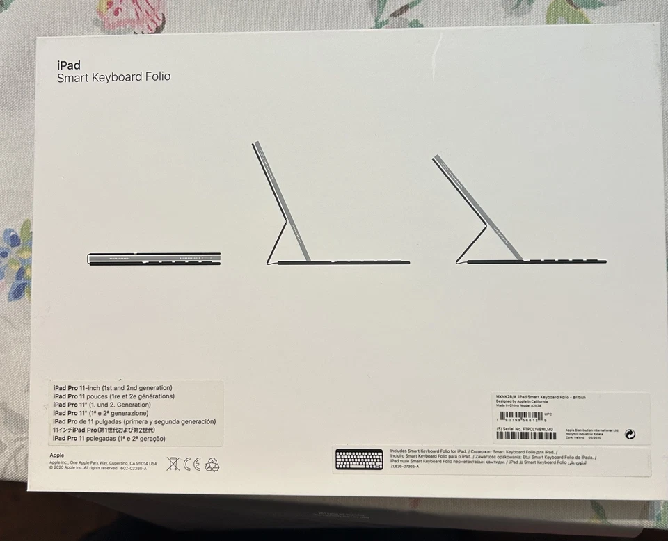 iPad Smart Keyboard Folio MXNK2B/A Compatible with 11-inch iPad Pro 1st 2nd Gen - Image 2 of 4