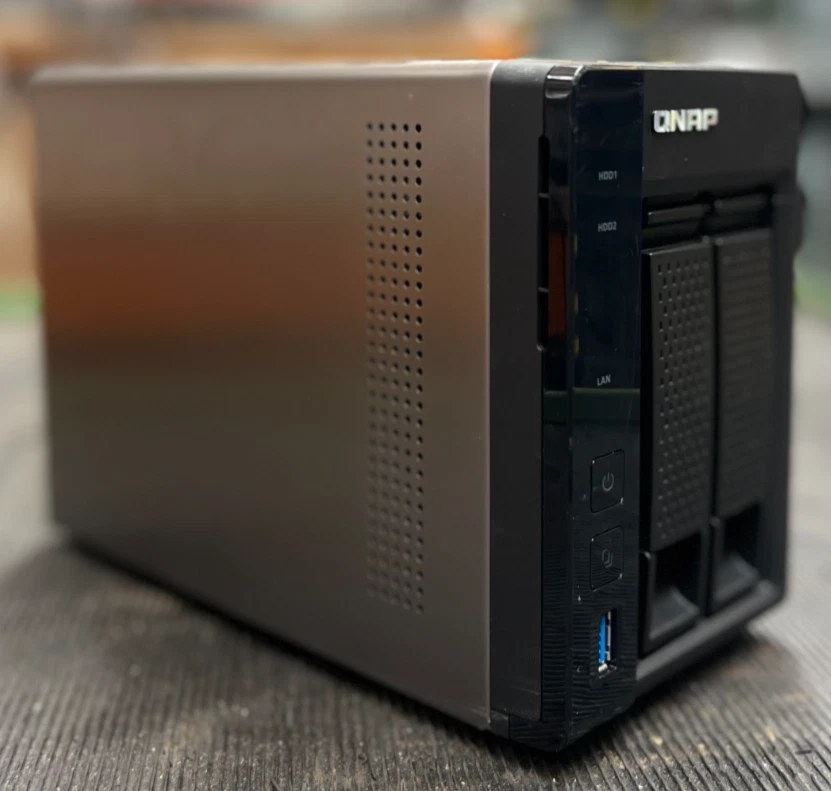 Qnap TS-253A Network Attached Storage Drive w/ 2x Caddys |2 x 2TB power supply - Image 2 of 4