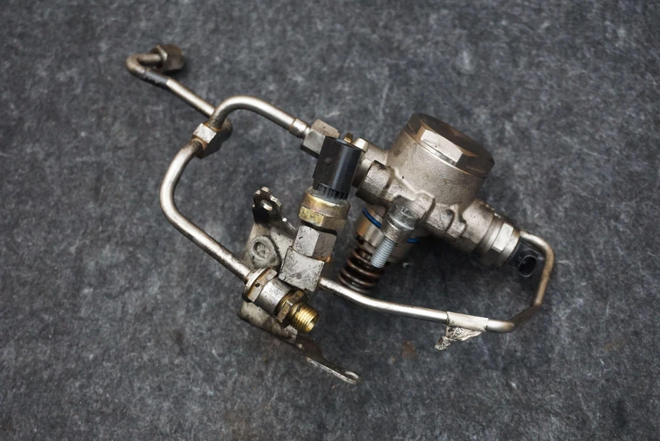 High Pressure Fuel Pump Assembly W/ Lines & Bracket 06M127026P Audi Q7 4M 20-23 - Image 2 of 4