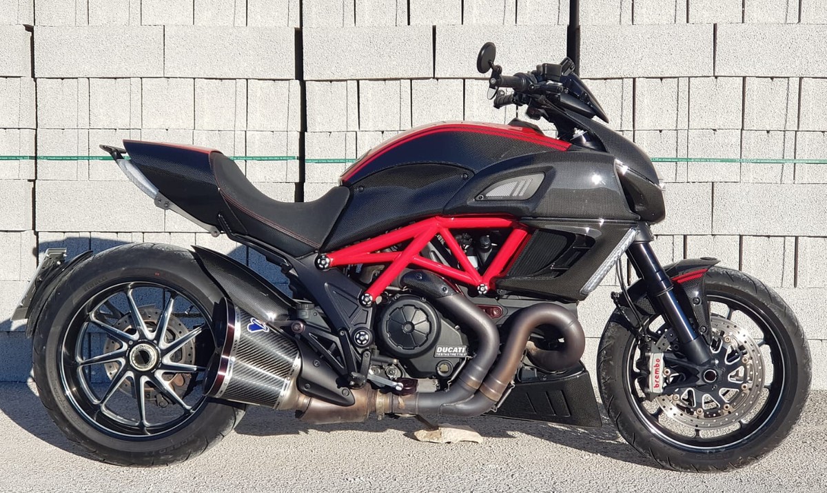 2011-2018 Ducati Diavel 1200 MY Side Tank Panels Carbon 100