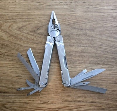 Leatherman Super Tool 300 Multitool- Heavy Duty Tool Silver