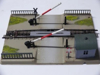 Passage à niveau mécanique MARKLIN 7390 train 1/87 voie K - Photo 1/4