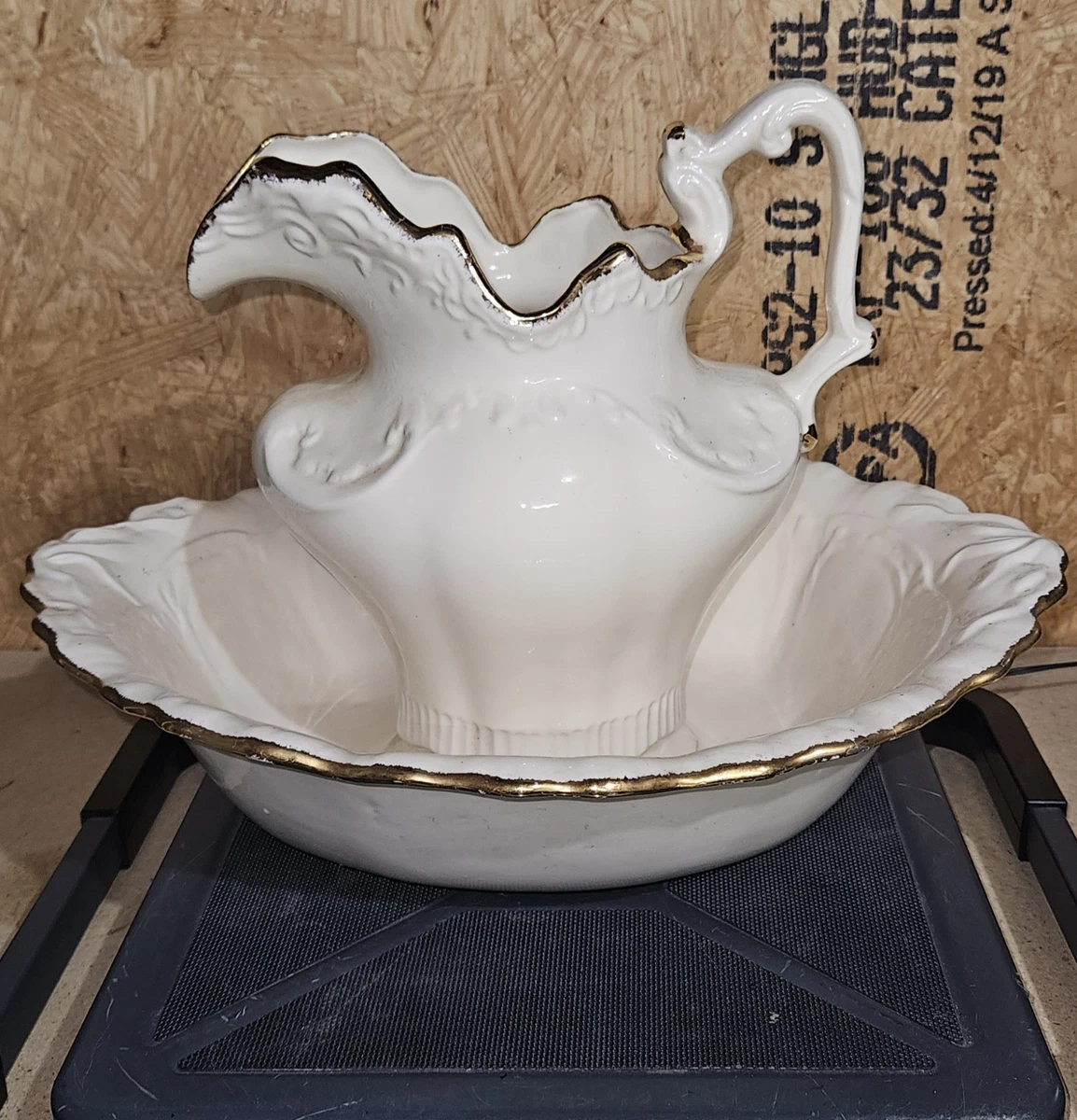 Water Pitcher And Basin In Antique Ceramic & Porcelain Pitchers