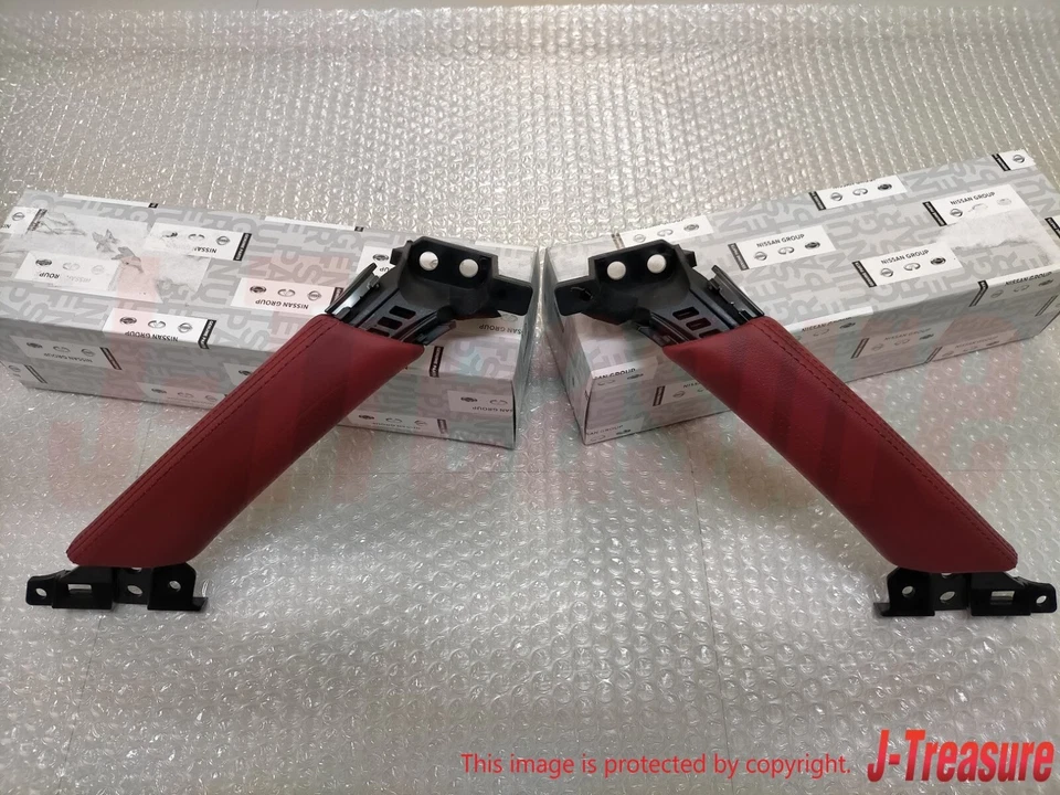 Juego de manija de puerta derecha y derecha de cuero rojo genuino edición negra Nissan R35 GT-R Foto 2 de 4