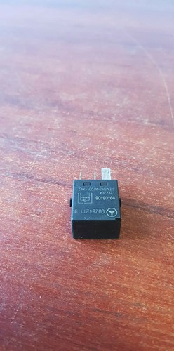 Mercedes-Benz B C E M Klasse Mehrzweck Schwarz 4 Pin Relais 0025421119