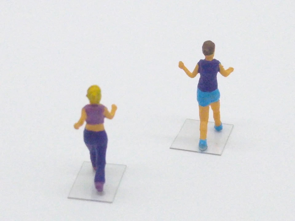 Noch Figures Joggers on Bases - OO/HO - Very Good Condition - Image 3 of 4