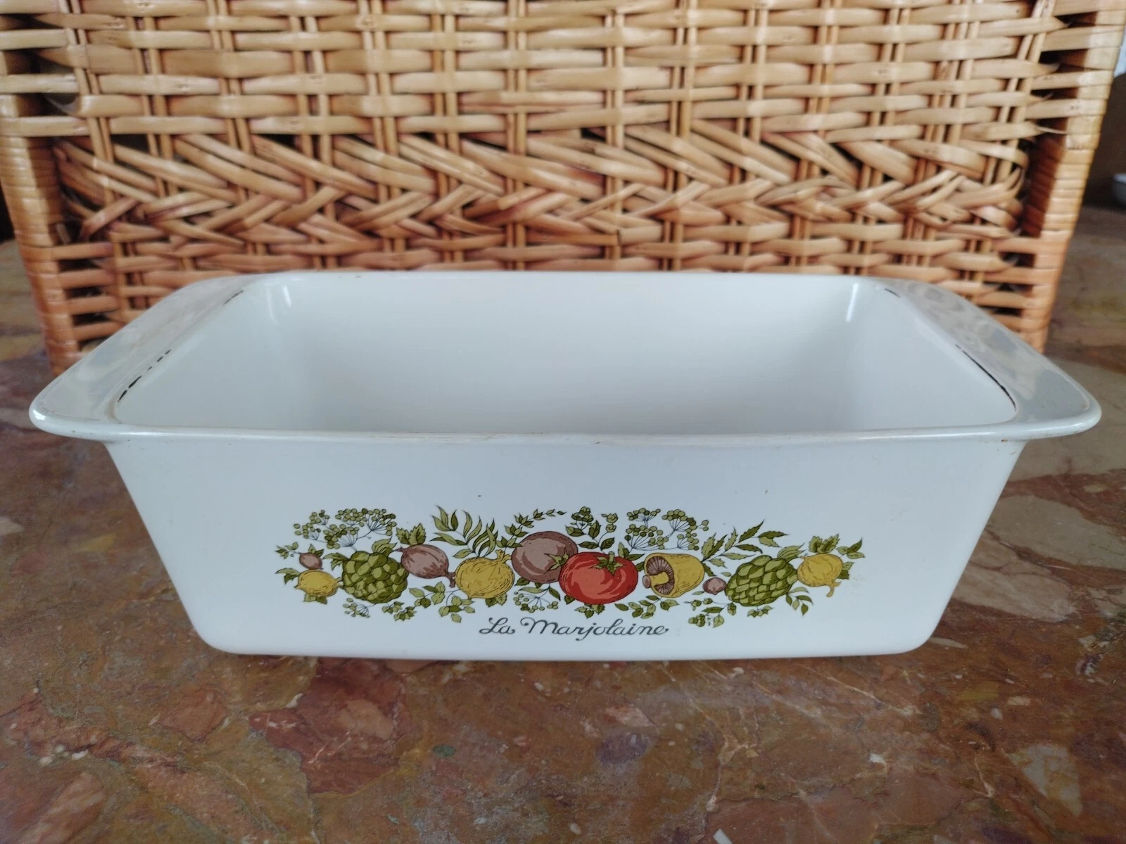 Corning Ware Bread or Loaf Pan. (La Marjolaine) P-315-B (9x5x3)