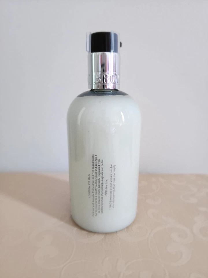 Condicionador Volumizador Molton Brown com Kumudu 300 ml/10 fl oz - Imagem 3 de 3