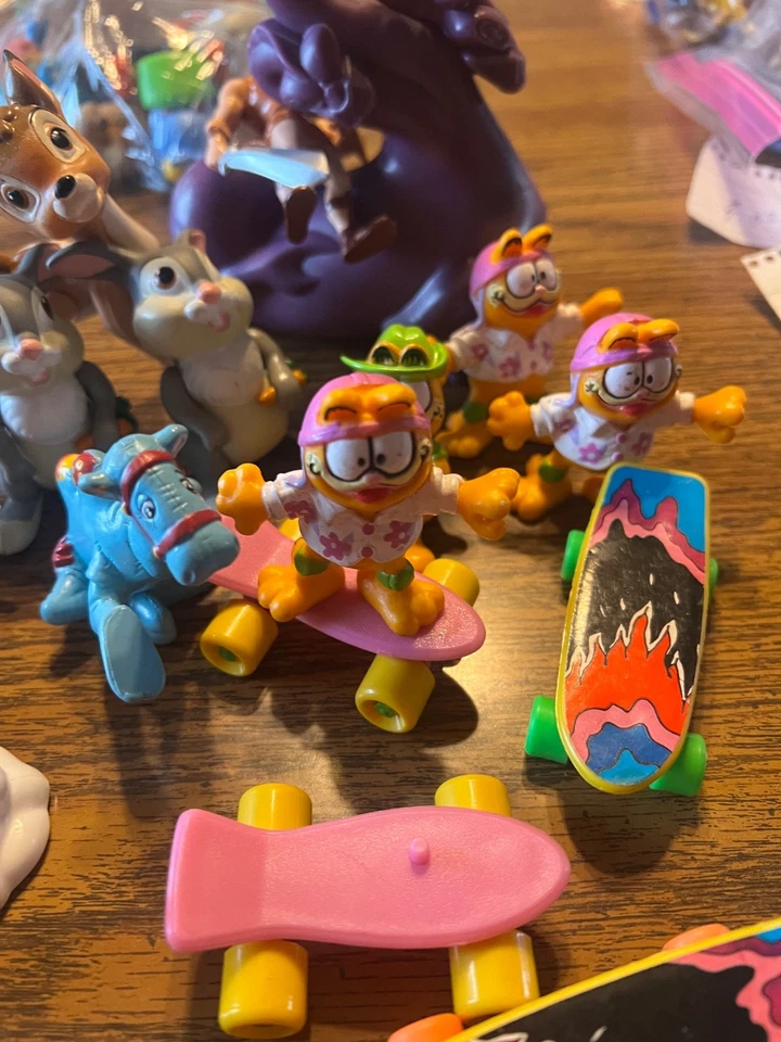 Lot #2 18 vintage premium toys Garfield Skateboard McDonalds Wendy's Disney - Image 4 of 4