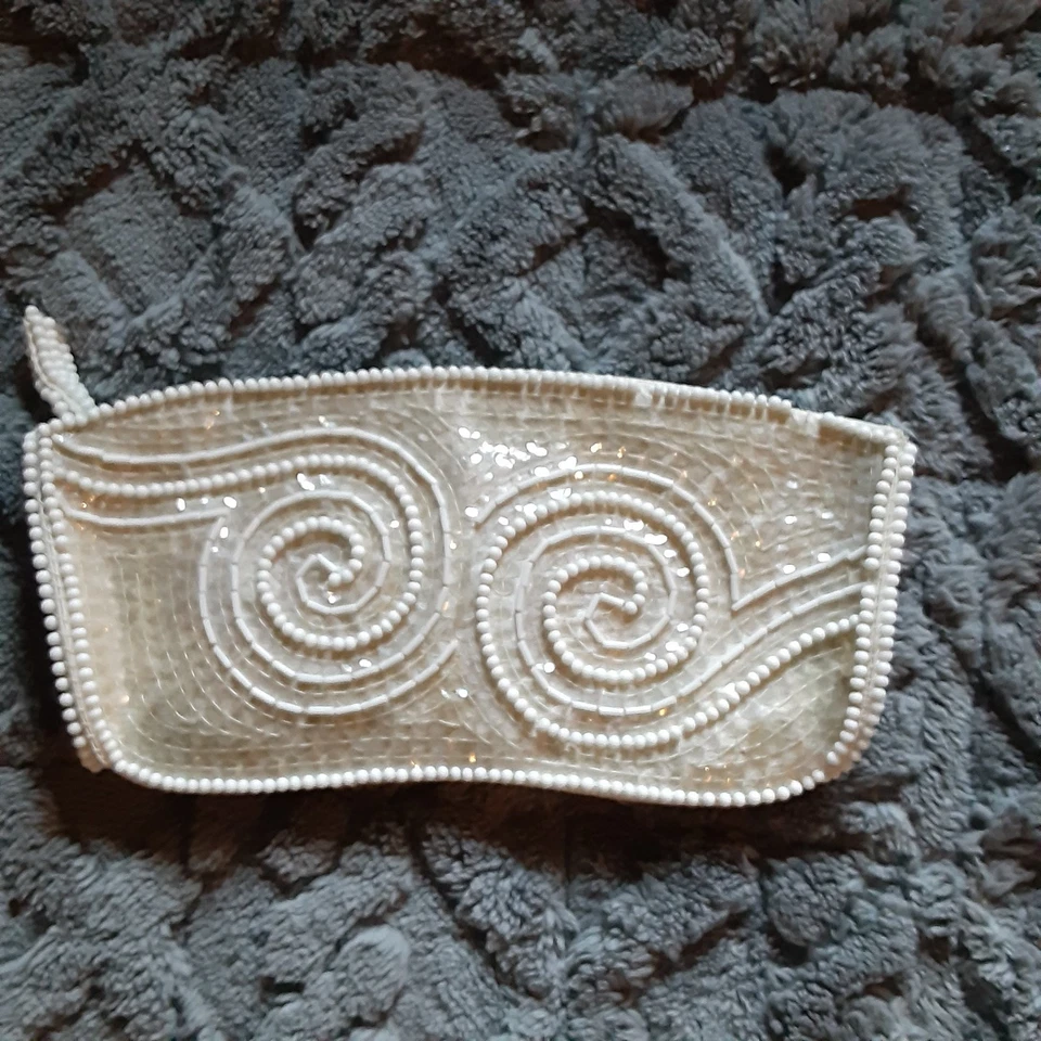 LOTE VINTAGE DE BOLSAS DE NOITE COM LANTEJOULAS E MIÇANGAS uma Whiting Davis - Imagem 4 de 4