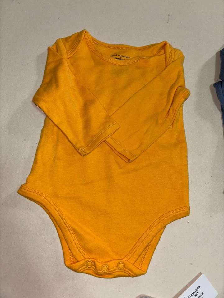 Pack de 4 bodys manga larga First Impressions bebés talla 3-6 meses nuevos con etiquetas Foto 4 de 4