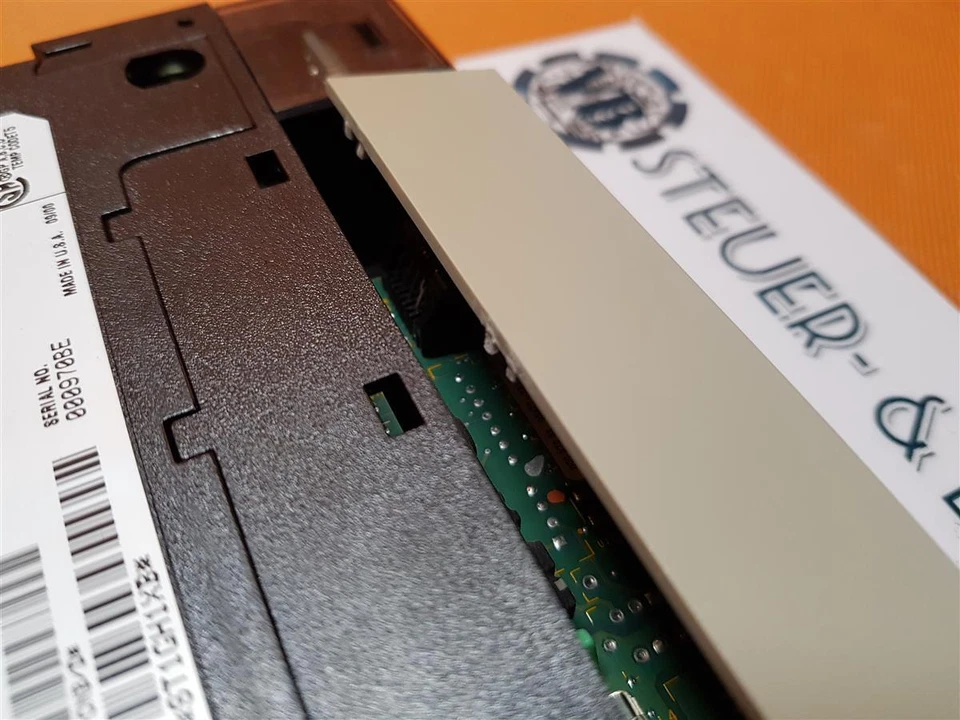 Allen Bradley ControlLogix CNet Comms Module 1756-CNB / SER: D - Immagine 2 di 3